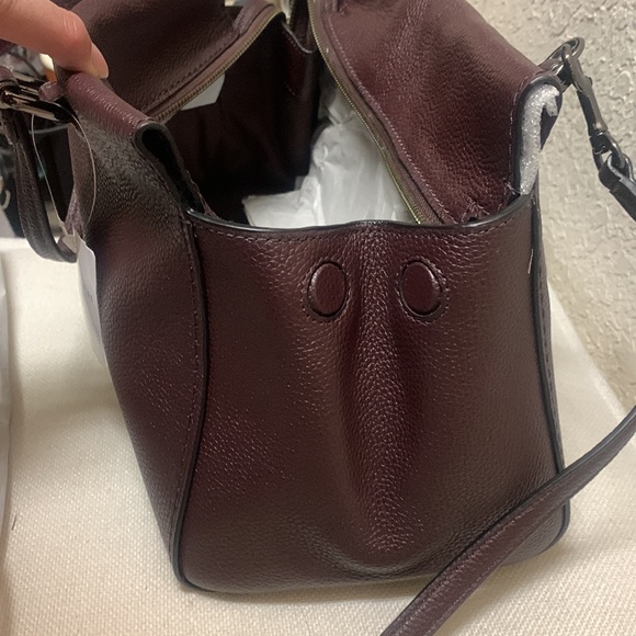 🎄🎁NWT, Coach Fulton satchel in o blood/ pewter hardware . - Picture 9 of 10
